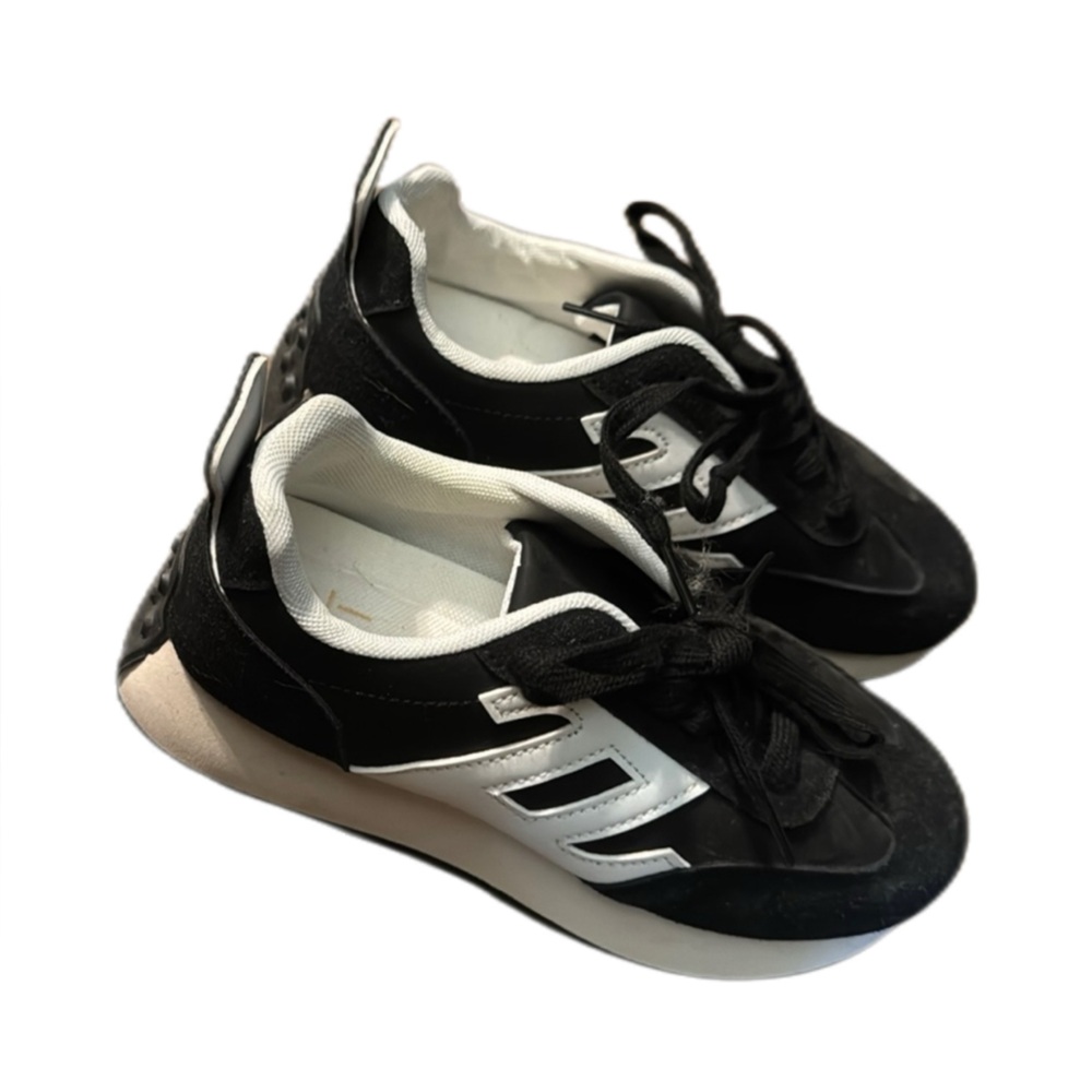 Women's Sneakers - Picture 2 of 2